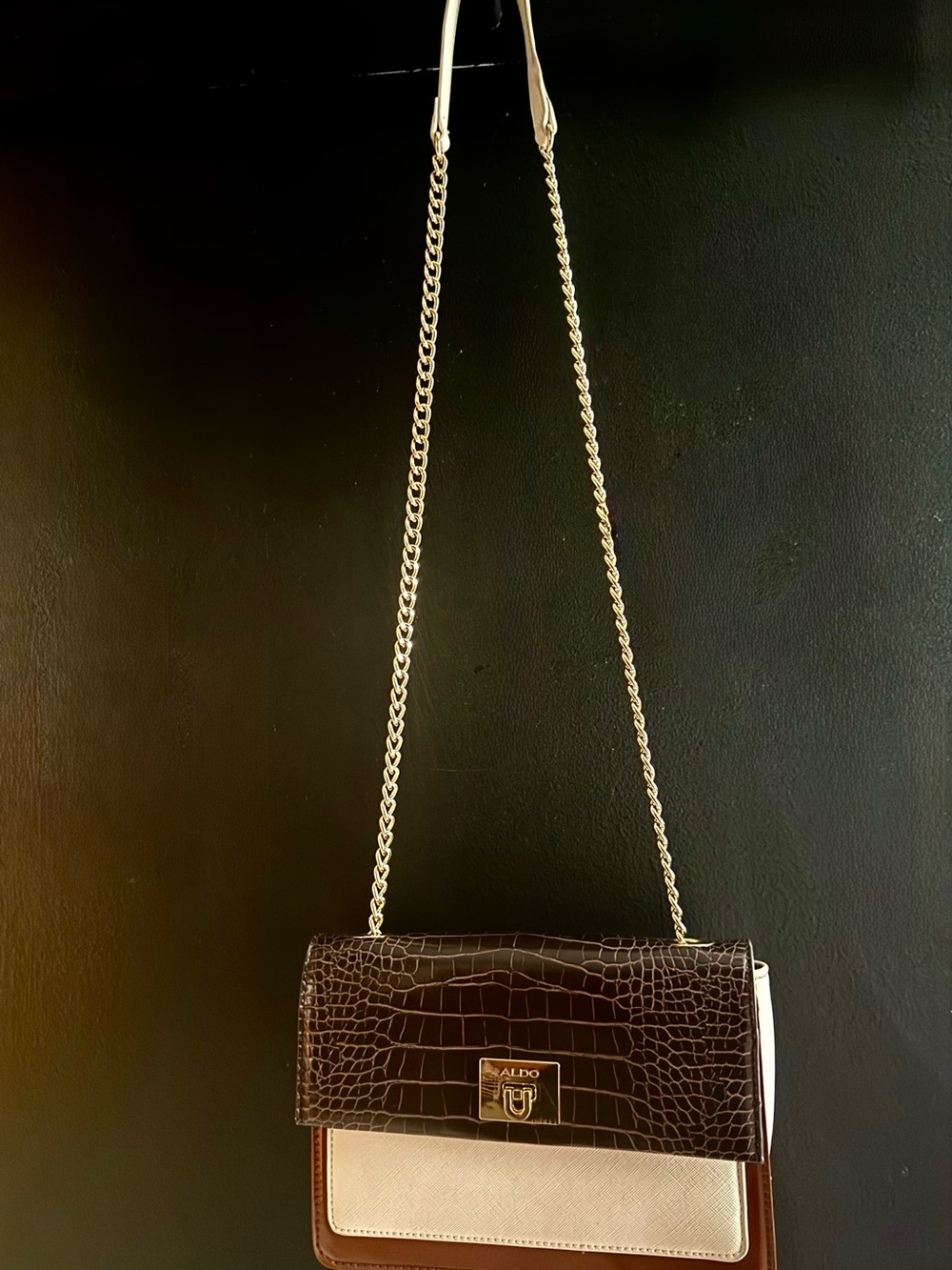 ALDO Tricolor Croc-texture Crossbody Bag with Gold Chain Strap - Picture 4 of 11